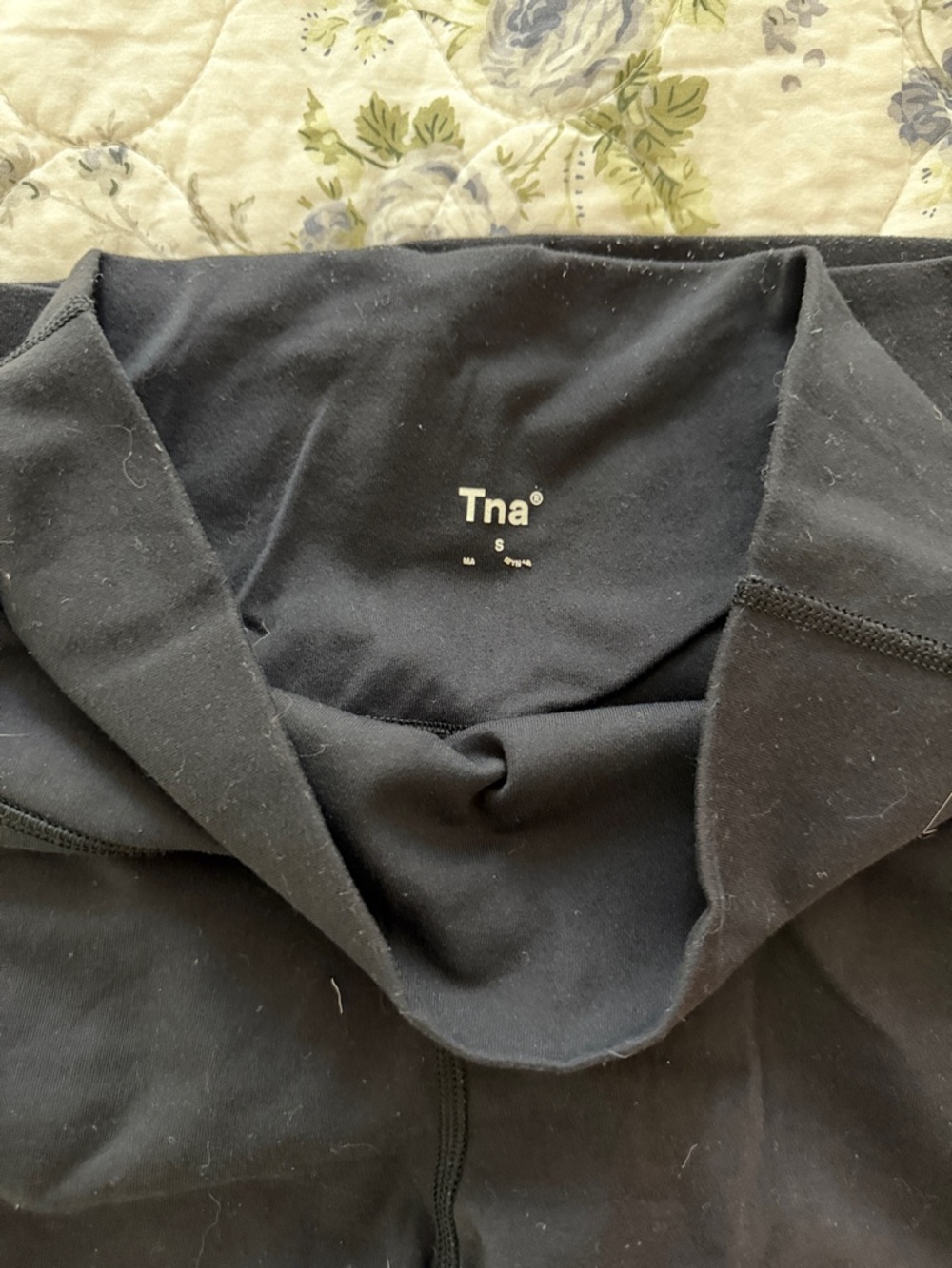 BUNDLE 2x - Alo Yoga and Aritzia TNA Black 4” biker shorts  S-M - Picture 5 of 5